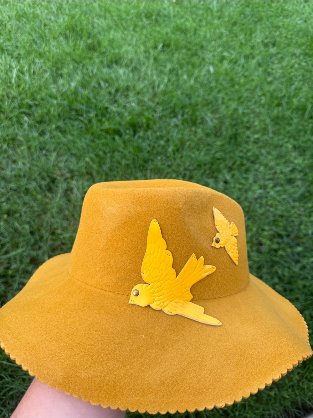 Giovannio by ChaCha house Mustard Yellow Wide-Brim Hat w/ Birds 100%. Wool new